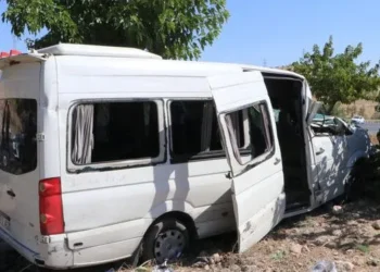 Urfa’da işçileri taşıyan minibüs devrildi: 18 yaralı