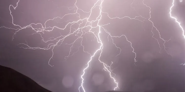 Hindistan’da yıldırım düşmesi sonucu 20 kişi öldü