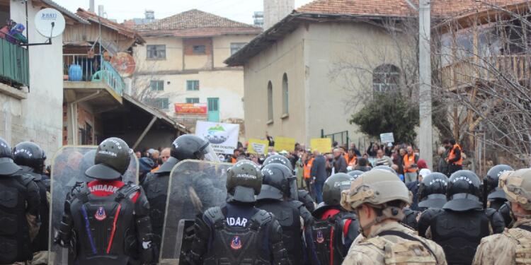 ÇED Bakanlığın iki dudağı arasında!