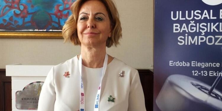 Aşı karşıtlarının hedef aldığı doktorun kapısına dana dili bırakıldı