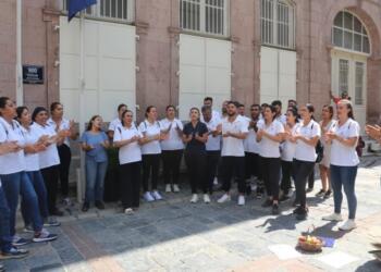 İzmir’de işten çıkarılan belediye işçileri eylemlerine devam ediyor