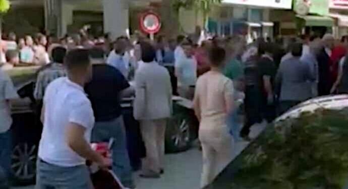 Elbistan’da AKP’lilere protesto: İnsanca yaşamak istiyoruz