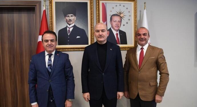 Hapis cezası alan AKP’li belediye başkanları hala görevde: O fotoğraf koruyor