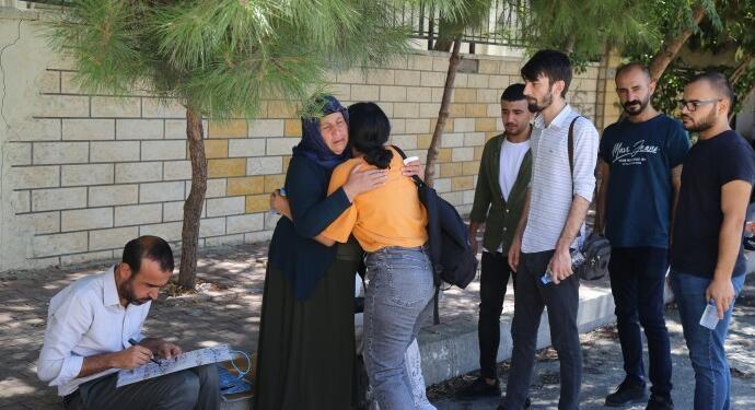 HDP’li gençler Adalet Nöbeti’nde: Emine anne yalnız değil