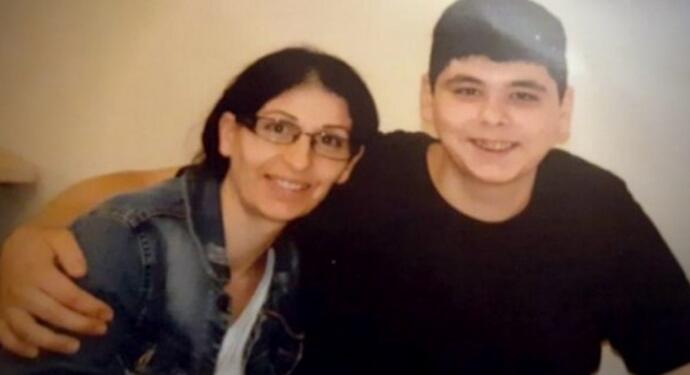 Çocuğunu kaybetmek istemeyen anne cezaevi önünde direniyor