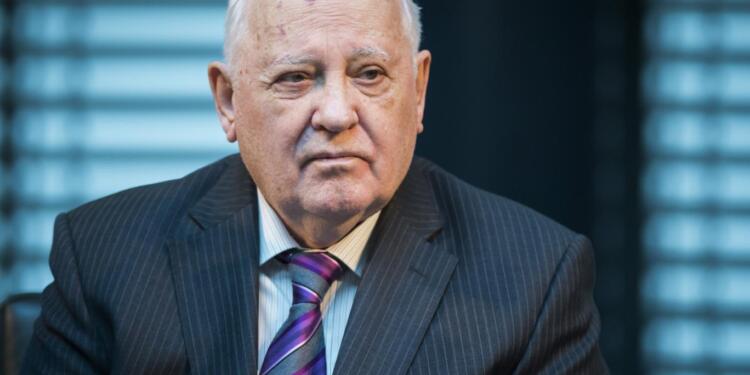 Gorbaçov hayatını kaybetti