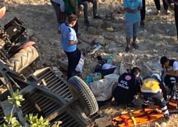 Fıstık işçileri kaza yaptı: İki kişi yaşamını yitirdi