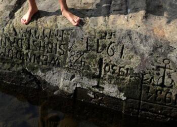 Nehirlerde yüzlerce yıllık ‘Açlık Taşları’