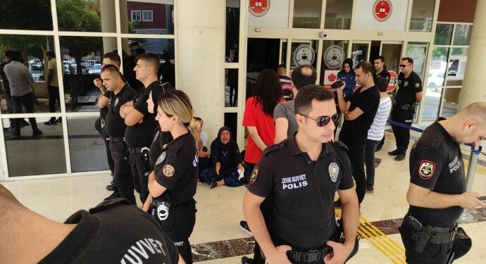 Adalet Nöbeti polis ablukasında devam ediyor