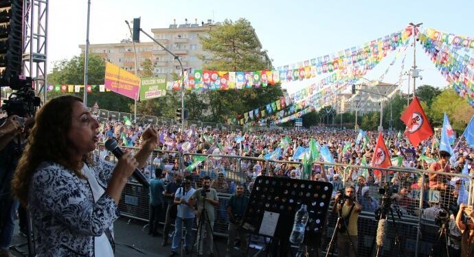 Aydeniz: Rojava’ya savaş açmak daha fazla kriz demektir