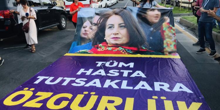 Diyarbakır’da on binler ‘Savaşa Hayır Barış Hemen Şimdi’ dedi