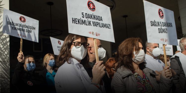 Yıl sonuna kadar 3 bin hekim Türkiye’yi terk edebilir