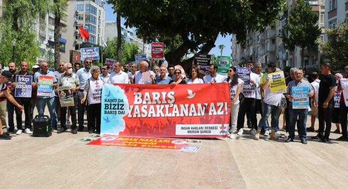 Barış Günü konserine yasak Mersin’de protesto edildi