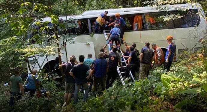 Otobüs şarampole yuvarlandı: 5 ölü