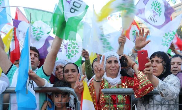 11 HDP’li kadına dava: Kürtçe dinlemek suç sayıldı 