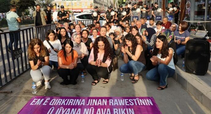 ‘Kadın katliamları üniformalı erkek-devlet eliyle yapılıyor’