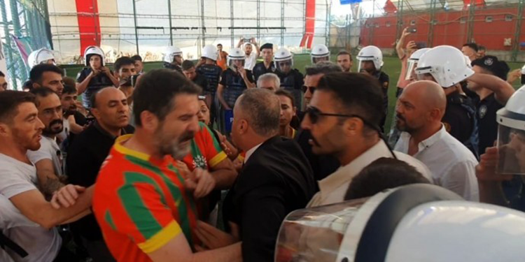 Kemal Kurkut pankartı polisi rahatsız etti!