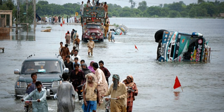 Pakistan’da yaşanan seller nedeniyle 982 kişi öldü