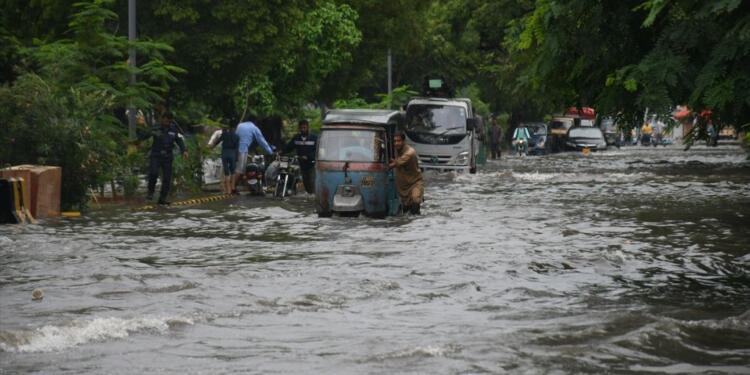 Pakistan’da sellerde 549 kişi hayatını kaybetti