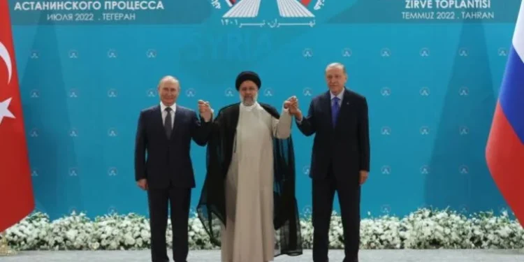 İran Cumhurbaşkanı Reisi’ye yargısız infaz ve soykırım davası