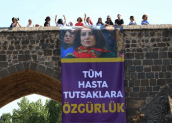 Kadınlardan Aysel Tuğluk eylemi