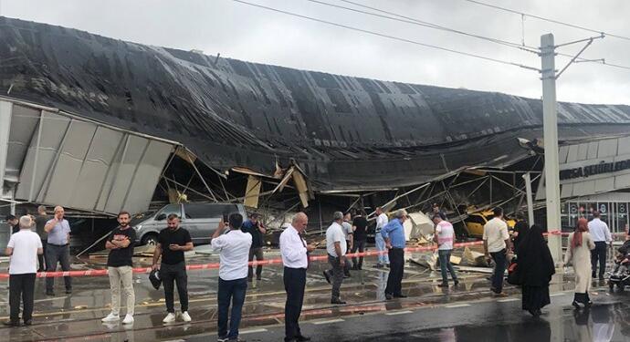 Bursa’da otobüs terminaline yıldırım düştü