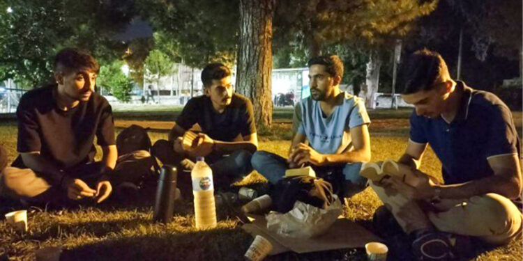 ‘Çatımız Gökyüzü’ nöbeti ikinci gününde