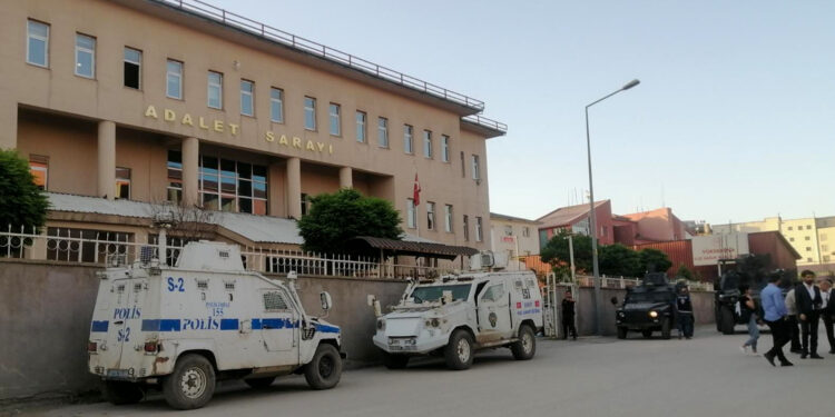 Askeri operasyonda gözaltına alınan 10 kişi serbest