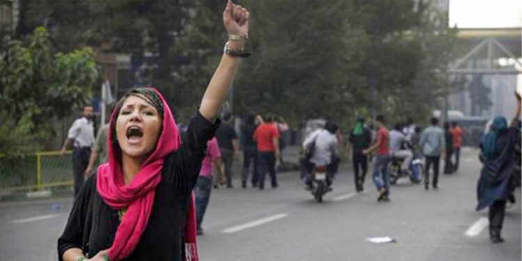 İran rejimi IŞİD gibi davranıyor