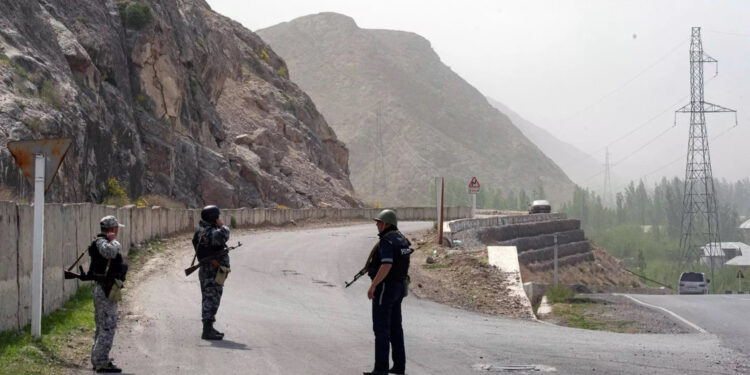 Kırgızistan ile Tacikistan arasında çatışma