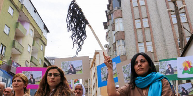 Kadınlar Amini için sokakta: Özgürlüğümüz için isyandayız