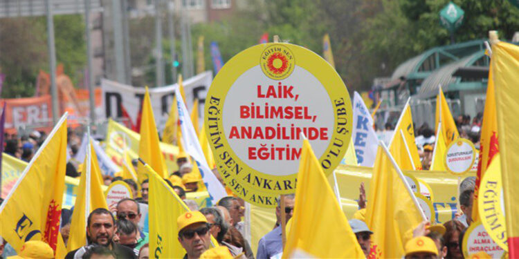 Eğitim Sen: Çocuklar MEB eliyle vakıflara götürülüyor