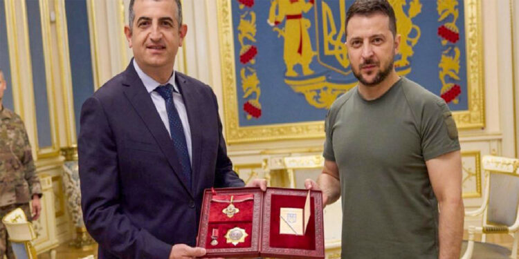 SİHA patronu Bayraktar’a liyakat nişanı!