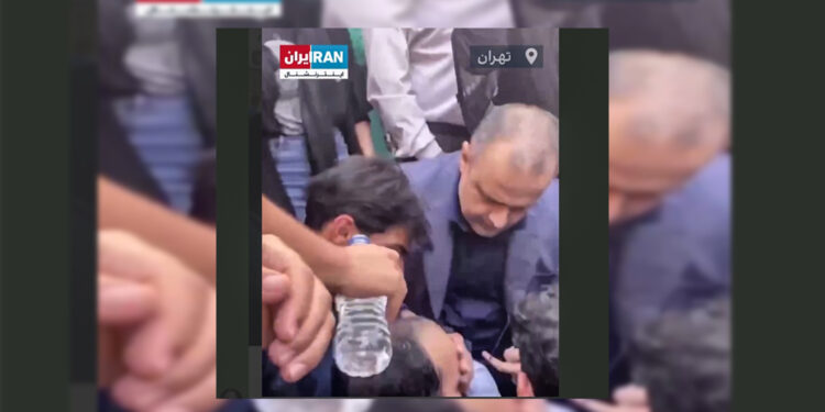 İran rejimi Ronaghi’yi darp etti