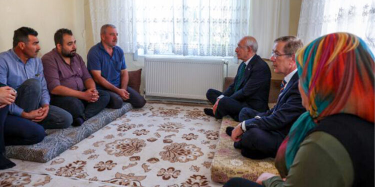 Kılıçdaroğlu, Şahin’in ailesini ziyaret etti: İktidar olursak açıklayacağız