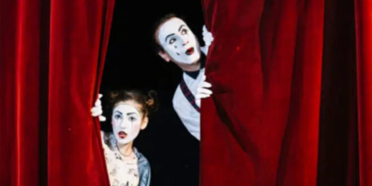 Salgında 503 tiyatro kapandı