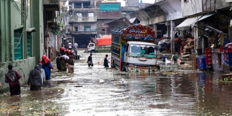 Pakistan’daki selin bilançosu: Bin 400 kişi öldü