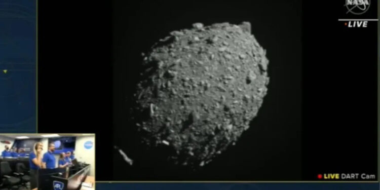 NASA’dan başarı: DART astereoidi vurdu