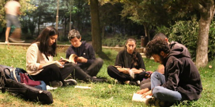 Öğrenciler soruyor: 850 lira burs ile nasıl yaşayacağız?