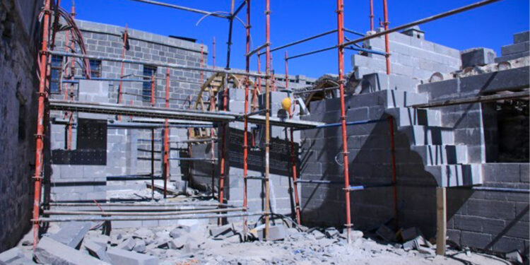 Sur’da yeni yapılan evler dökülmeye başladı