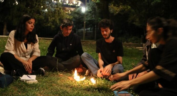 Krizin faturası öğrenciye: ‘Barınamayanlar’ parkta nöbete başladı