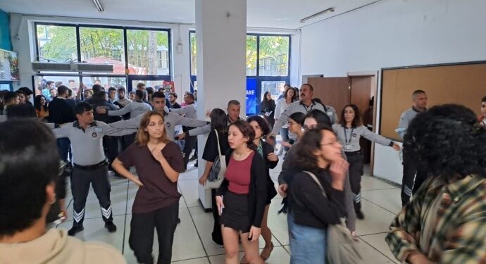 Jîna eylemine ırkçı saldırı girişimi: ‘Kürtçe slogan atmayın’