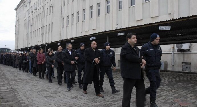 Temel ve Dündar’ın yargılanmasının durdurulması talebine ret