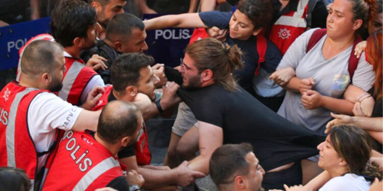 Darp edilen 16 kişiye ‘polisi darp ettin’ iddianamesi