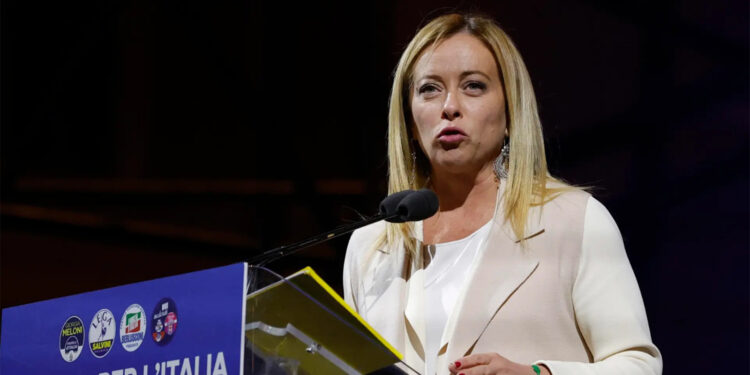 İtalya seçimlerinde aşırı sağcı koalisyon önde