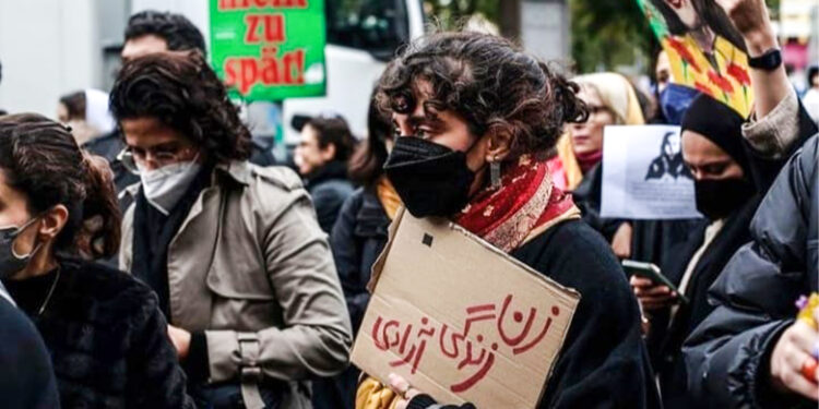 Mahsa için eylemler sürüyor: 4 kişi katledildi