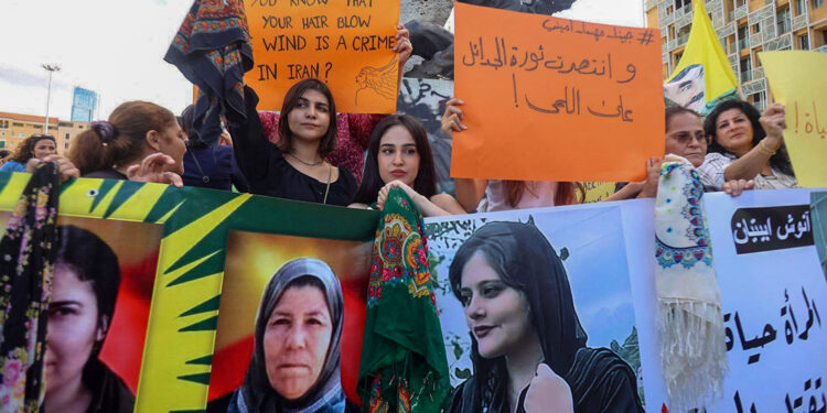 ‘Kürdistan’daki kadınlarının direnişi Ortadoğu’yu etkileyecek’