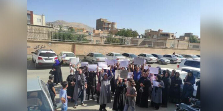 Merivanlı kadınlar şiddete ve cezasızlığa karşı yürüdü