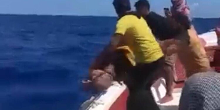 Bir mülteci çocuk daha susuzluktan yaşamını yitirdi