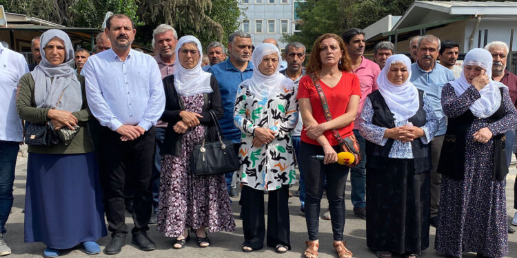 Tutuklu yakınları: Yetkililer sorunların büyümesini istiyor